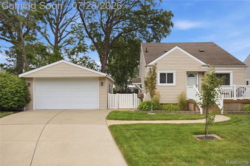 28538 Bock St, Garden City, MI, 48135-2872 | Card Image