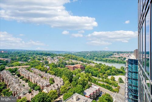 ph8-1881 N Nash Street, ARLINGTON, VA, 22209 | Card Image