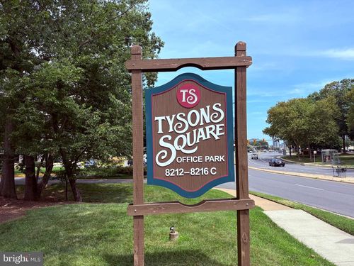 fl-2-8212 Old Courthouse Rd, VIENNA, VA, 22182-3821 | Card Image