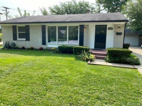 Candlewood Ln, Southfield, MI 48076