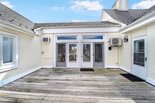 52 52 Main Street, Southampton, NY, 11978 | Card Image