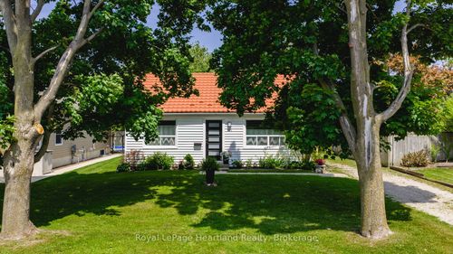 305 Mary St, Goderich, ON, N7A3B3 | Card Image