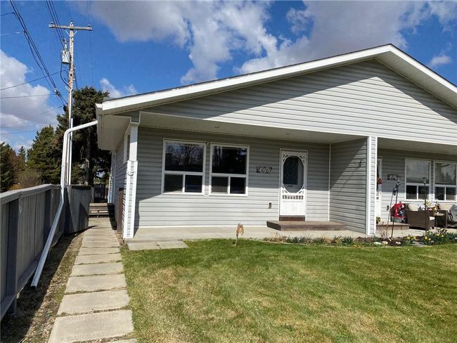 4918 54 Avenue, Home with 3 bedrooms, 2 bathrooms and 2 parking in Olds AB | Image 1