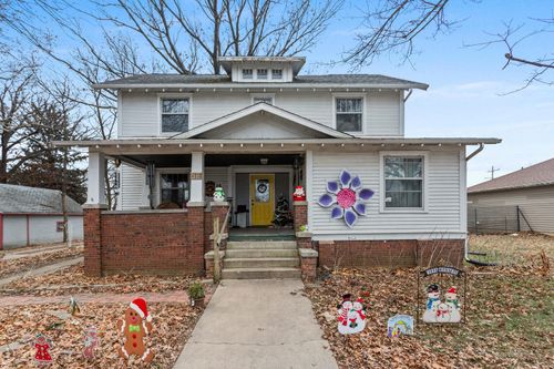615 High St, Weldon, IL, 61882-4632 | Card Image