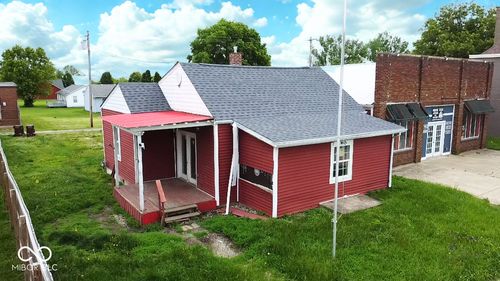 104 W Pearl St, Trafalgar, IN, 46181-8876 | Card Image