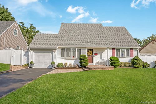 9 Linwood Avenue, Oyster Bay, NY, 11735 | Card Image
