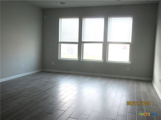 Living room View 3 | Image 6