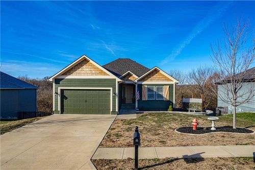 1506 Cross Creek Dr, Grain Valley, MO, 64029 | Card Image