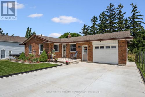 30 High Street, Mapleton, ON, N0G1P0 | Card Image