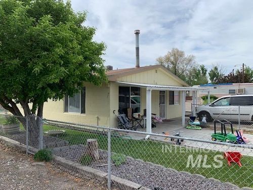 689 Fortner St, Ontario, OR, 97914-1766 | Card Image