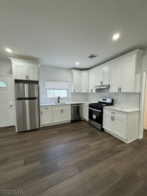1-35 Central Ave, Caldwell, NJ, 07006-4800 | Card Image