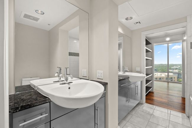 APT-2402 - 300 Bowie St, Condo with 3 bedrooms, 3 bathrooms and 2 parking in Austin TX | Image 15