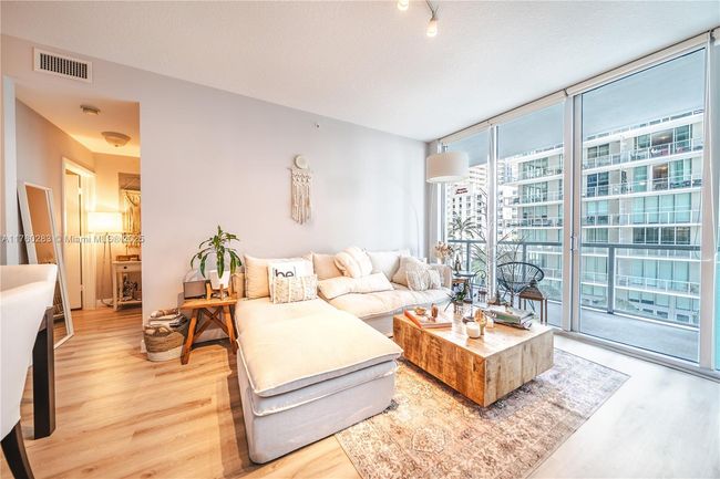 1115-N - 1111 Sw 1 St Ave, Condo with 1 bedrooms, 1 bathrooms and null parking in Miami FL | Image 11