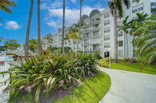 c205-494 Nw 165th Street Rd, Miami, FL, 33169-6465 | Card Image