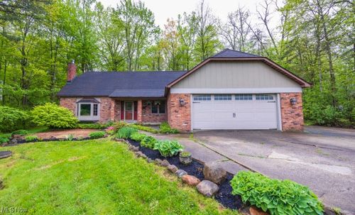 8665 Prescott Dr, Chesterland, OH, 44026-3129 | Card Image