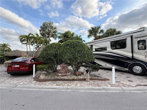 421 Chipshot Ln, Port Saint Lucie, FL, 34986-2244 | Card Image