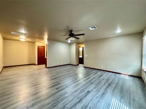1607 E Lawter Rd, Weatherford, OK, 73096-2762 | Card Image