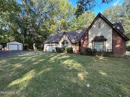 2330 Robbie Lee Rd, Nesbit, MS, 38651-9109 | Card Image