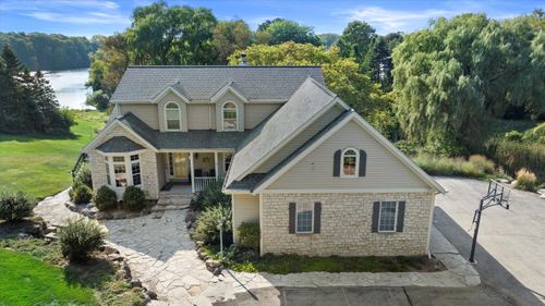 5463 Stone Hedge Ln, Fredonia, WI, 53021-9428 | Card Image