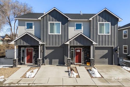 304-302 N 7th St, Parma, ID, 83660-5831 | Card Image