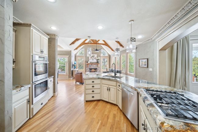12315 14 Th St, House other with 3 bedrooms, 3 bathrooms and null parking in Jenks OK | Image 26