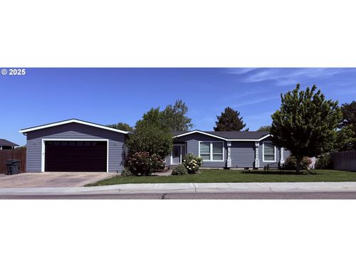 825 Evelyn St, Hermiston, OR, 97838-6873 | Card Image