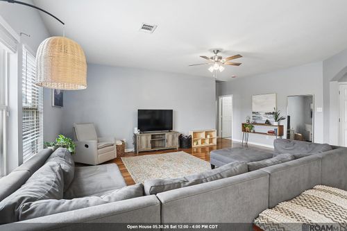 13019 Vermillion Dr, Denham Springs, LA, 70726-7336 | Card Image
