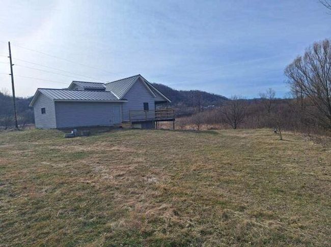 S4985 S Creek Rd, House other with 3 bedrooms, 2 bathrooms and null parking in Genoa WI | Image 6