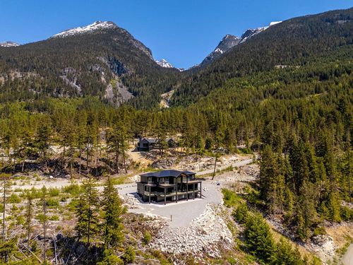 9333 Warbler Way, Whistler, BC, V8E1M1 | Card Image