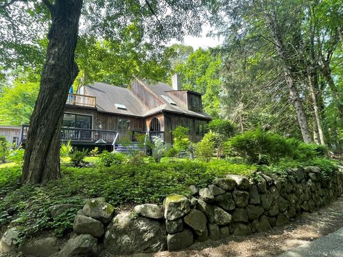 34 Mount Airy Rd E, Croton-On-Hudson, NY, 10520-3411 | Card Image