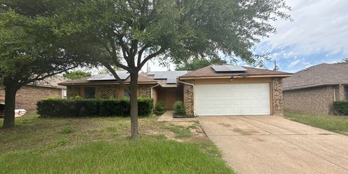 914 Larue Dr, Cedar Hill, TX, 75104-9301 | Card Image