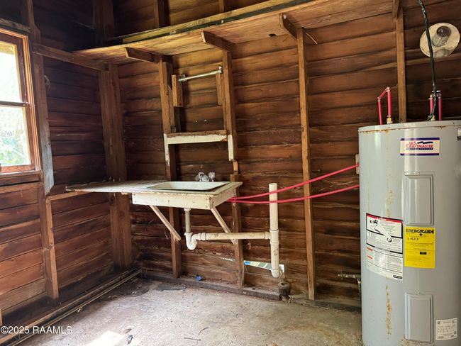 Outdoor Utility Room | Image 11