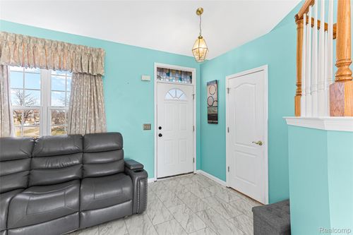 30575 Hogan Ln, Westland, MI, 48186-5595 | Card Image