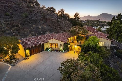 2072 Royal Way, San Luis Obispo, CA, 93405-6300 | Card Image