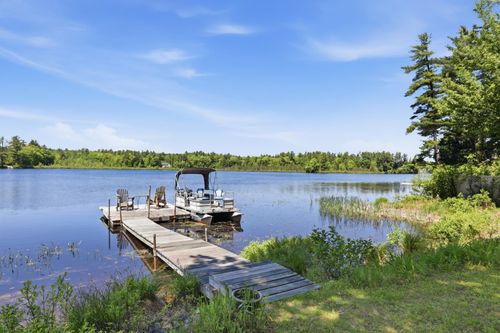 22 Hemlock Cir, Sandown, NH, 03873-2408 | Card Image