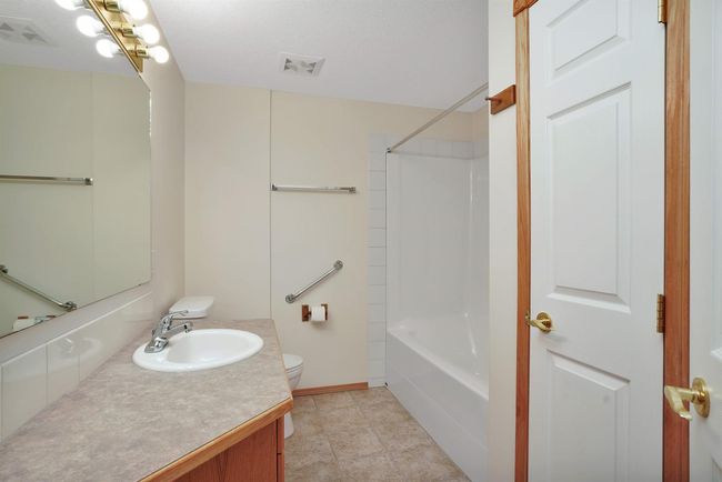 212 - 5300 48 St, Condo with 1 bedrooms, 2 bathrooms and 1 parking in Red Deer AB | Image 24