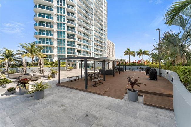 APT-1404 - 1881 79 Th Street Cswy, Condo with 2 bedrooms, 2 bathrooms and null parking in North Bay Village FL | Image 32