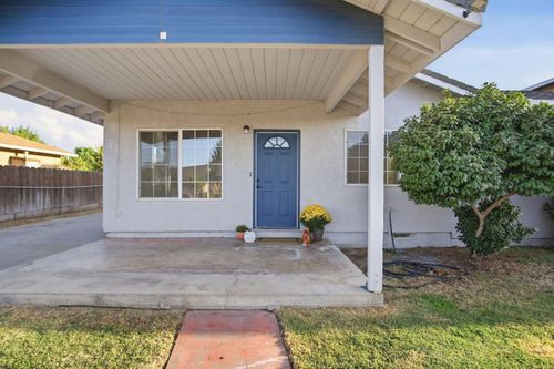 1300 N E Street, Livingston, CA, 95334 | Card Image