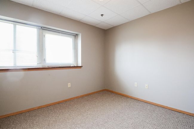 Unit 2 room | Image 19