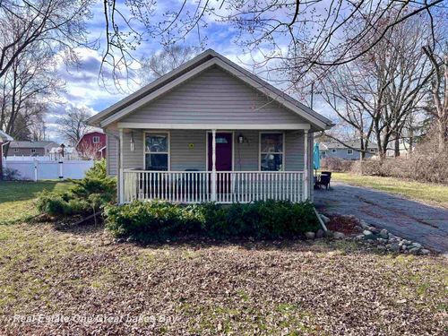 889 Commonwealth St, Zilwaukee, MI, 48604-1105 | Card Image