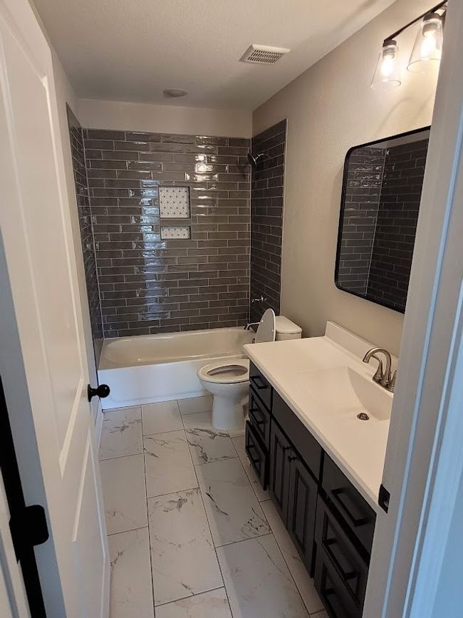 647 Mesquite Tree Rd, House other with 3 bedrooms, 2 bathrooms and 2 parking in Lacy Lakeview TX | Image 9