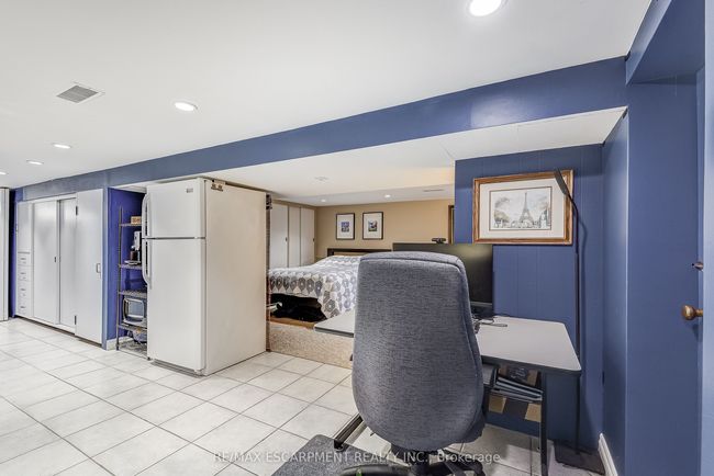 24 Ray St N, House other with 5 bedrooms, 3 bathrooms and 4 parking in Hamilton ON | Image 27
