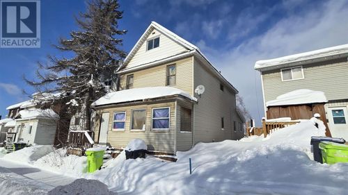 678 Albert St W, Sault Ste. Marie, ON, P6A1C6 | Card Image