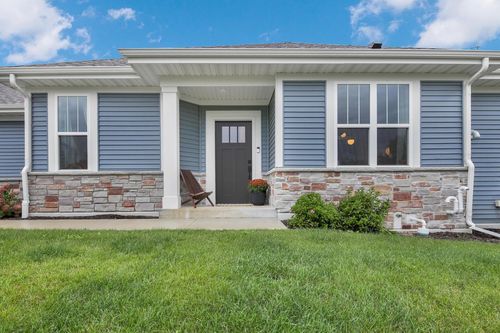 W204N17637 Laurel Place, Jackson, WI, 53037 | Card Image
