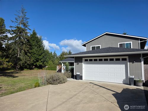 578 Meadow Ave Ne, Ocean Shores, WA, 98569-9691 | Card Image