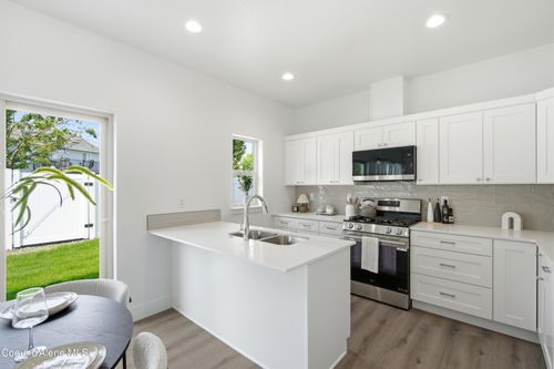 673 N Galbraith Loop, Post Falls, ID, 83854-3848 | Card Image
