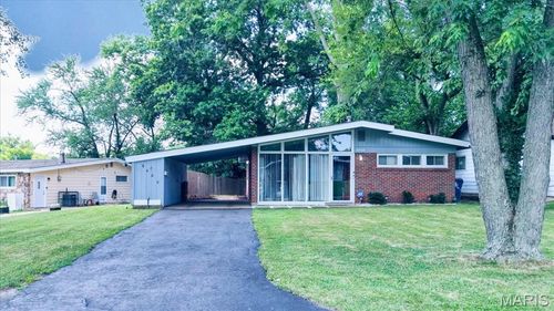 8400 Chalons Court, Berkeley, MO, 63134 | Card Image