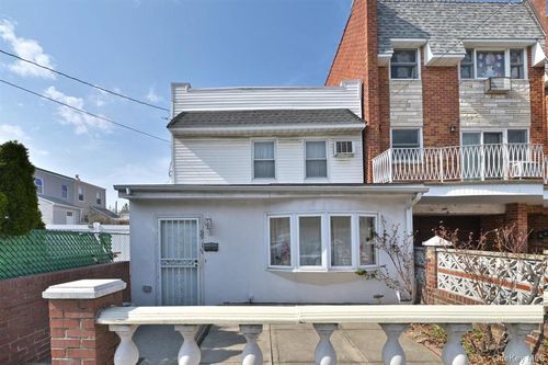 69-11 62nd Dr, Middle Village, NY, 11379-1101 | Card Image