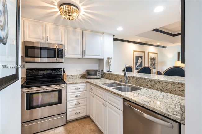 APT-240 - 2 Shelter Cove Ln, Condo with 2 bedrooms, 2 bathrooms and null parking in Hilton Head Island SC | Image 7