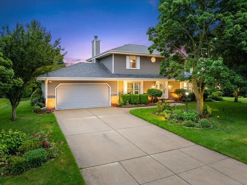 W158N10482 Fieldstone Pass, Germantown, WI, 53022 | Card Image